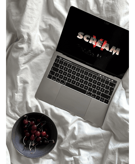 Link to multimedia designer Ami Eileen content-creation portfolio page.